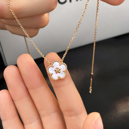 [Olivia Jewelry]LUCKY  WHITE MOP  PLUM BLOSSOM NECKLACE
