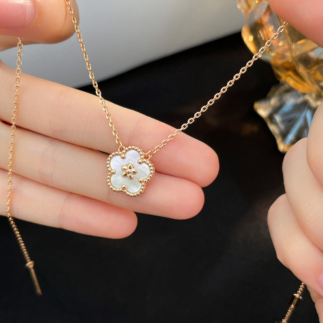 [Olivia Jewelry]LUCKY  WHITE MOP  PLUM BLOSSOM NECKLACE