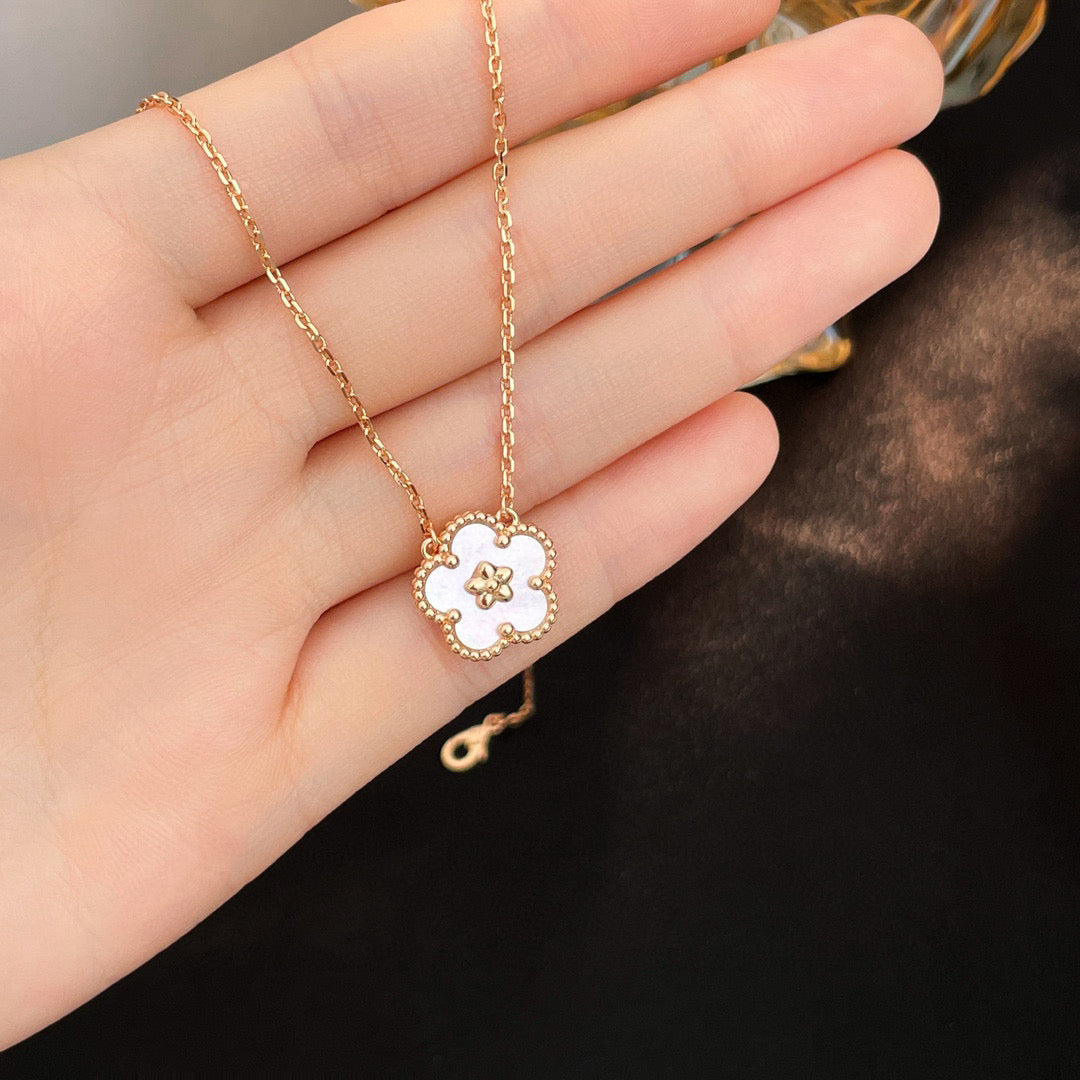 [Olivia Jewelry]LUCKY  WHITE MOP  PLUM BLOSSOM NECKLACE