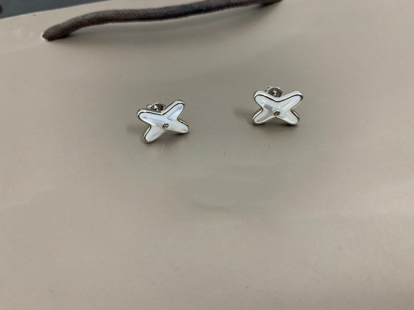[Olivia Jewelry]JEUX DE WHITE MOP SILVER DIAMOND EARRINGS