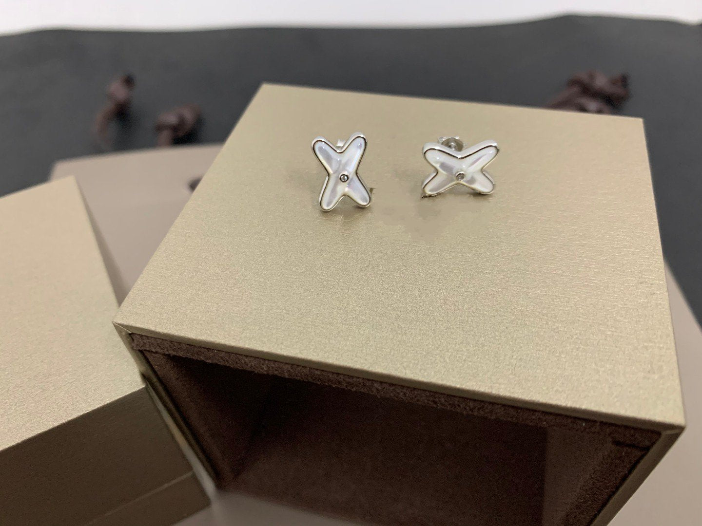 [Olivia Jewelry]JEUX DE WHITE MOP SILVER DIAMOND EARRINGS
