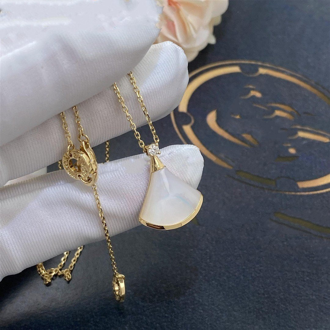 [OLIVIA]DREAM NECKLACE WHITE MOP GOLD 1 DIAMOND