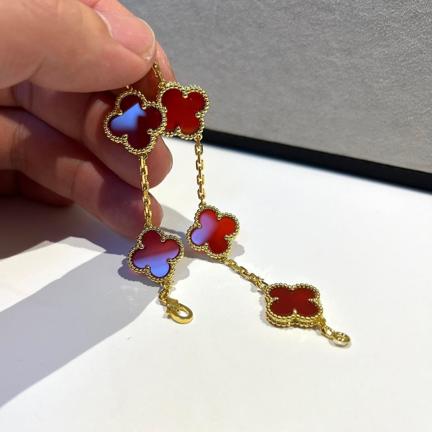 [Olivia JW]CLOVER 5 MOTIFS RED AGATE  BRACELET