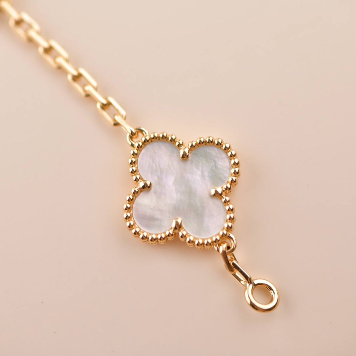 [Olivia JW]CLOVER  5 MOTIF WHITE MOP BRACELET