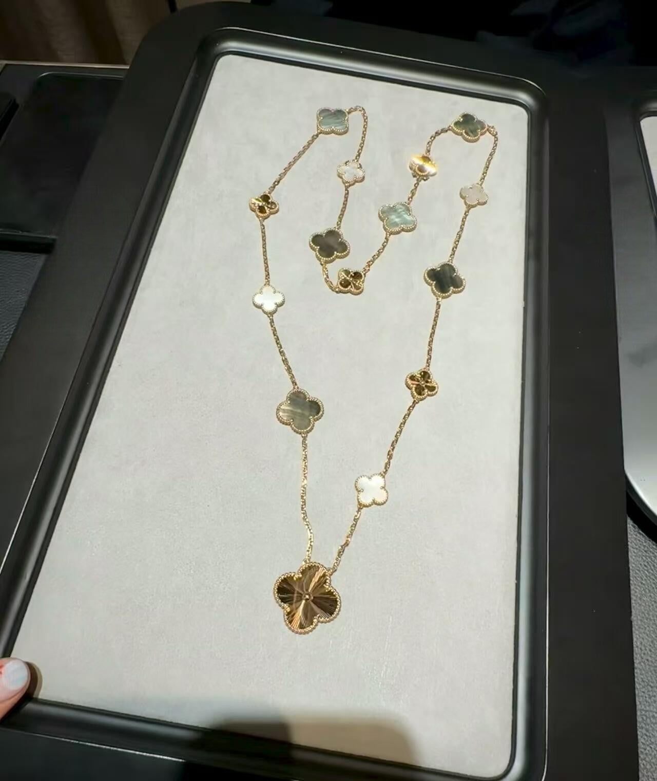 [Olivia JW]DETACHABLE CLOVER 15(11+4) FLOWER ROSE GOLD NECKLACE SET