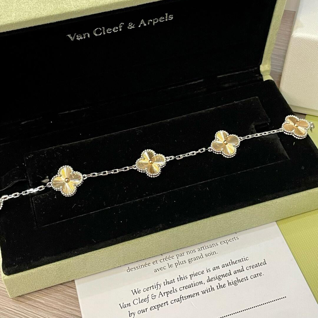 [Olivia JW]CLOVER  5 MOTIFS  CHRISTMAS LIMITED EDITION BRACELET