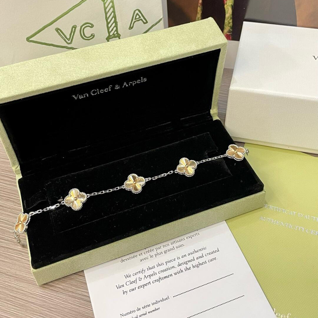 [Olivia JW]CLOVER  5 MOTIFS  CHRISTMAS LIMITED EDITION BRACELET