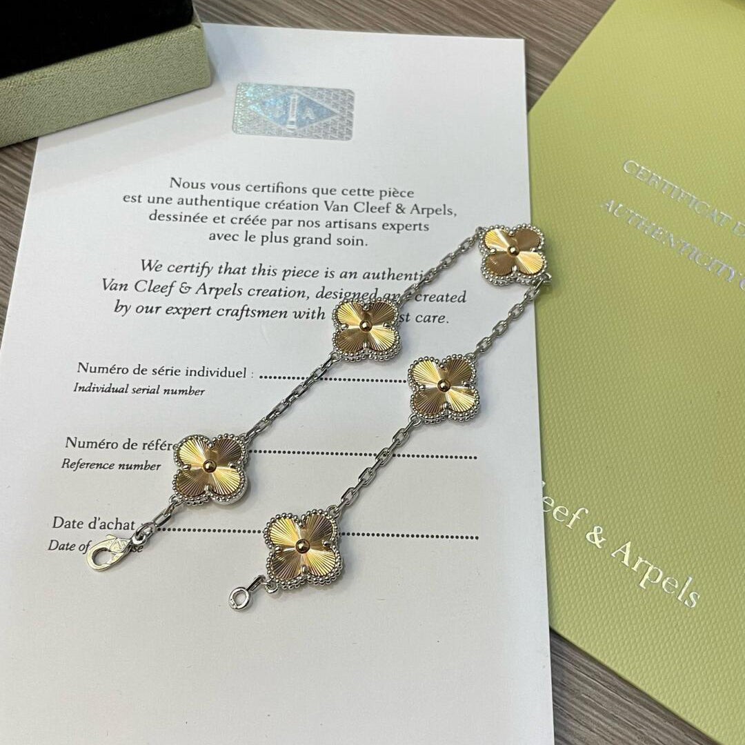 [Olivia JW]CLOVER  5 MOTIFS  CHRISTMAS LIMITED EDITION BRACELET
