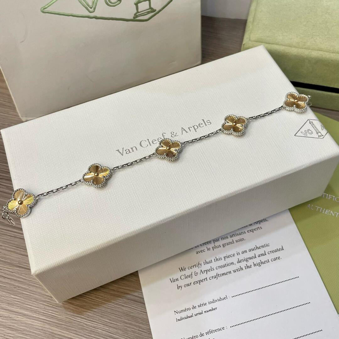 [Olivia JW]CLOVER  5 MOTIFS  CHRISTMAS LIMITED EDITION BRACELET