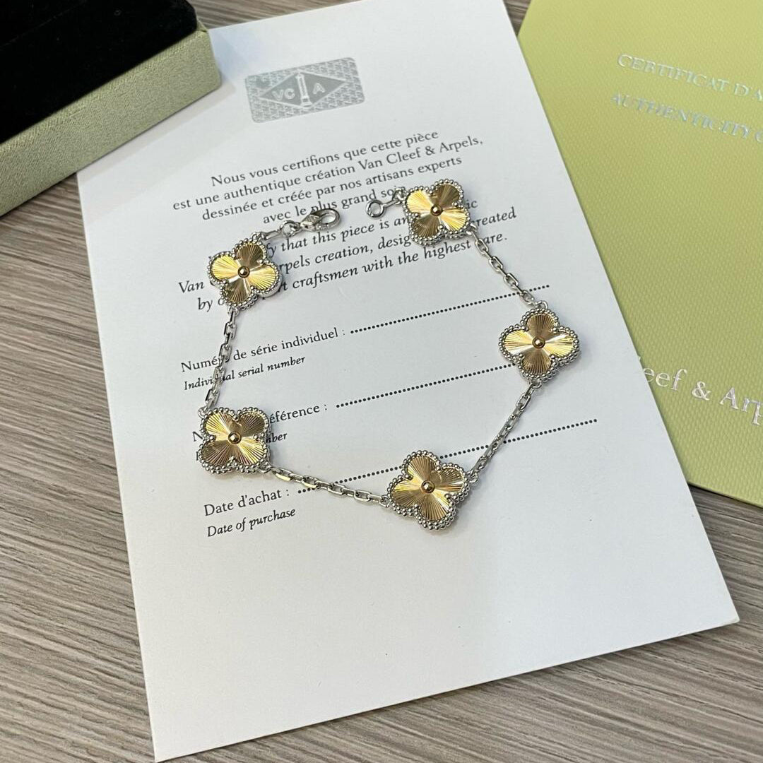 [Olivia JW]CLOVER  5 MOTIFS  CHRISTMAS LIMITED EDITION BRACELET