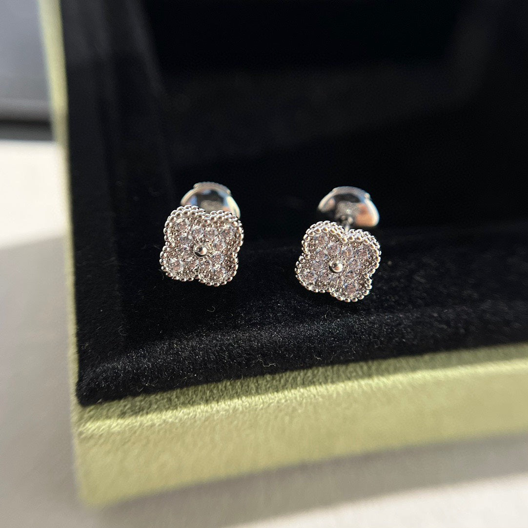 [Olivia Jewelry]CLOVER MINI DIAMOND STUD EARRINGS