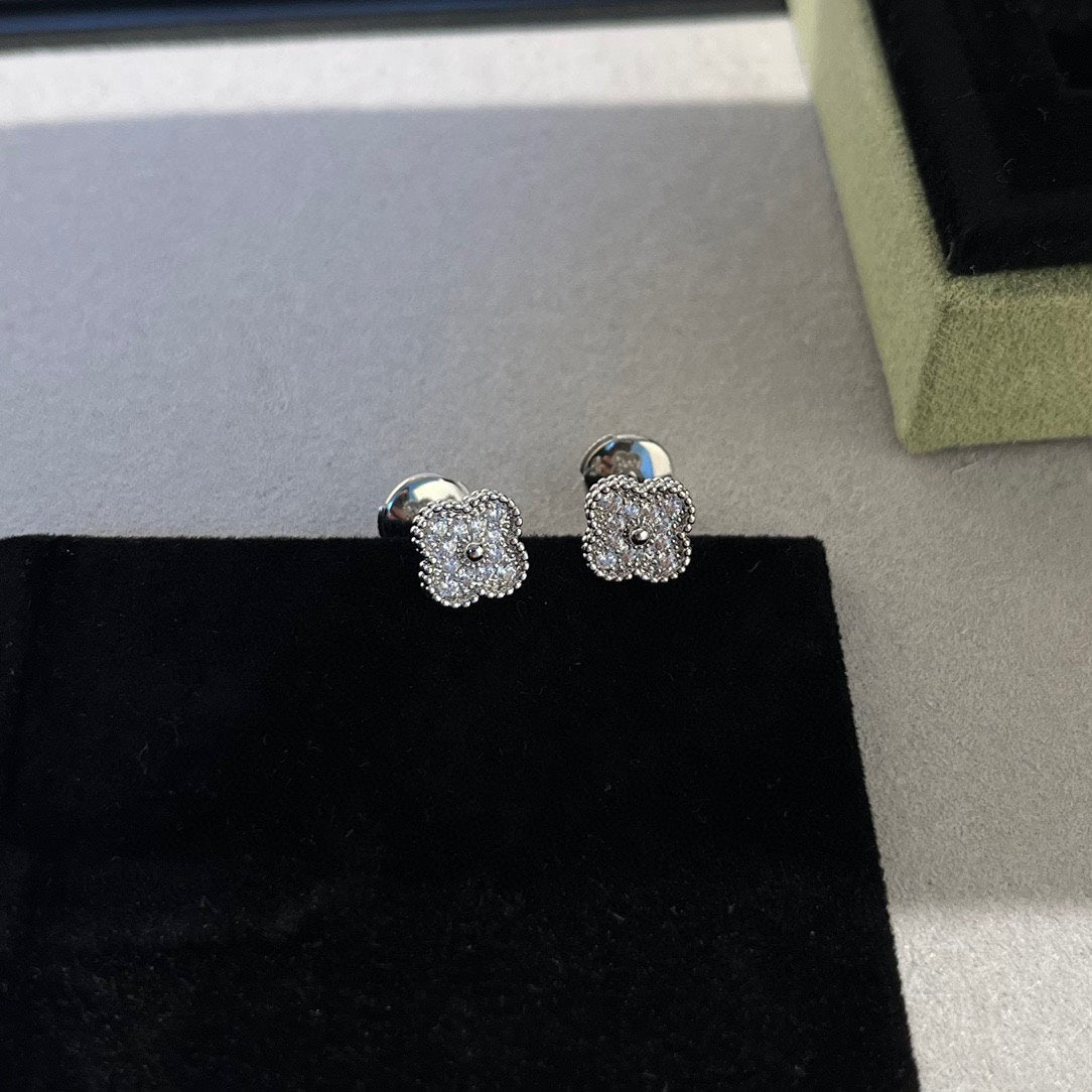 [Olivia Jewelry]CLOVER MINI DIAMOND STUD EARRINGS