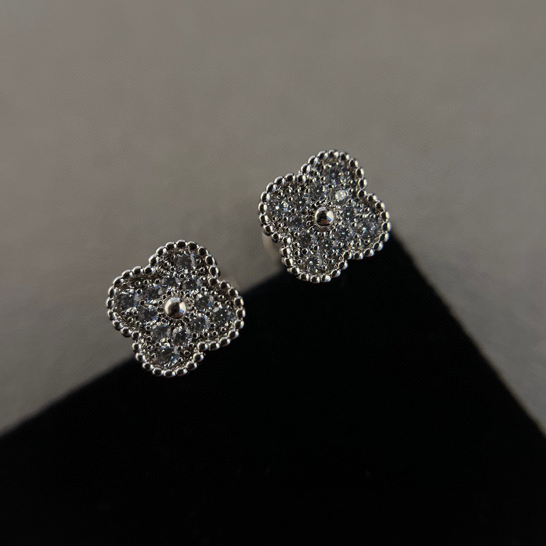 [Olivia Jewelry]CLOVER MINI DIAMOND STUD EARRINGS