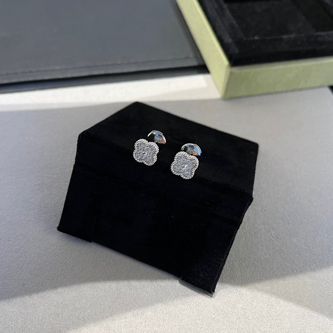[Olivia Jewelry]CLOVER MINI DIAMOND STUD EARRINGS