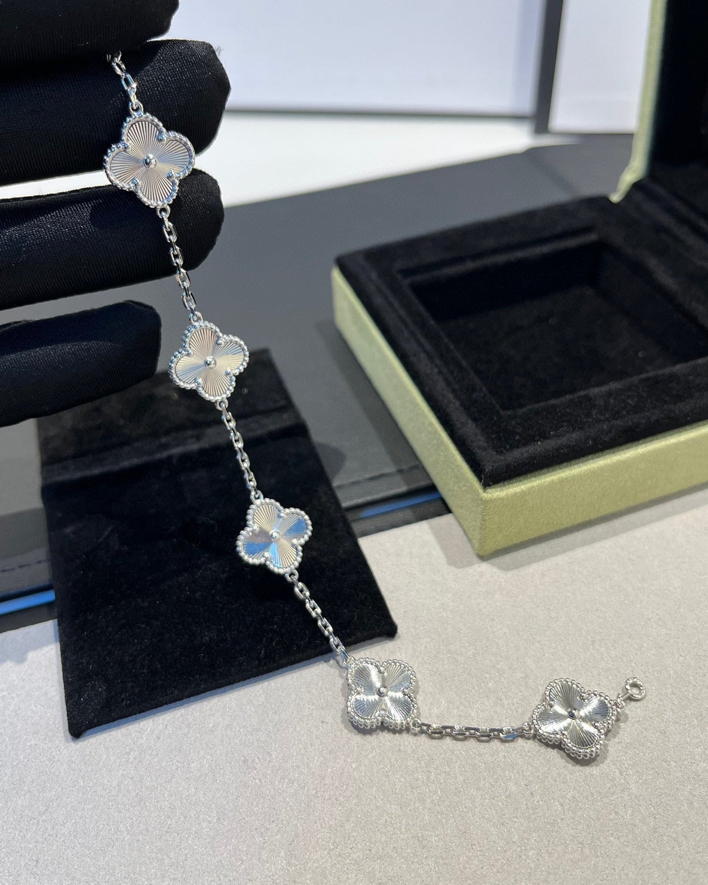 [Olivia JW]CLOVER SILVER 5 MOTIFS BRACELET