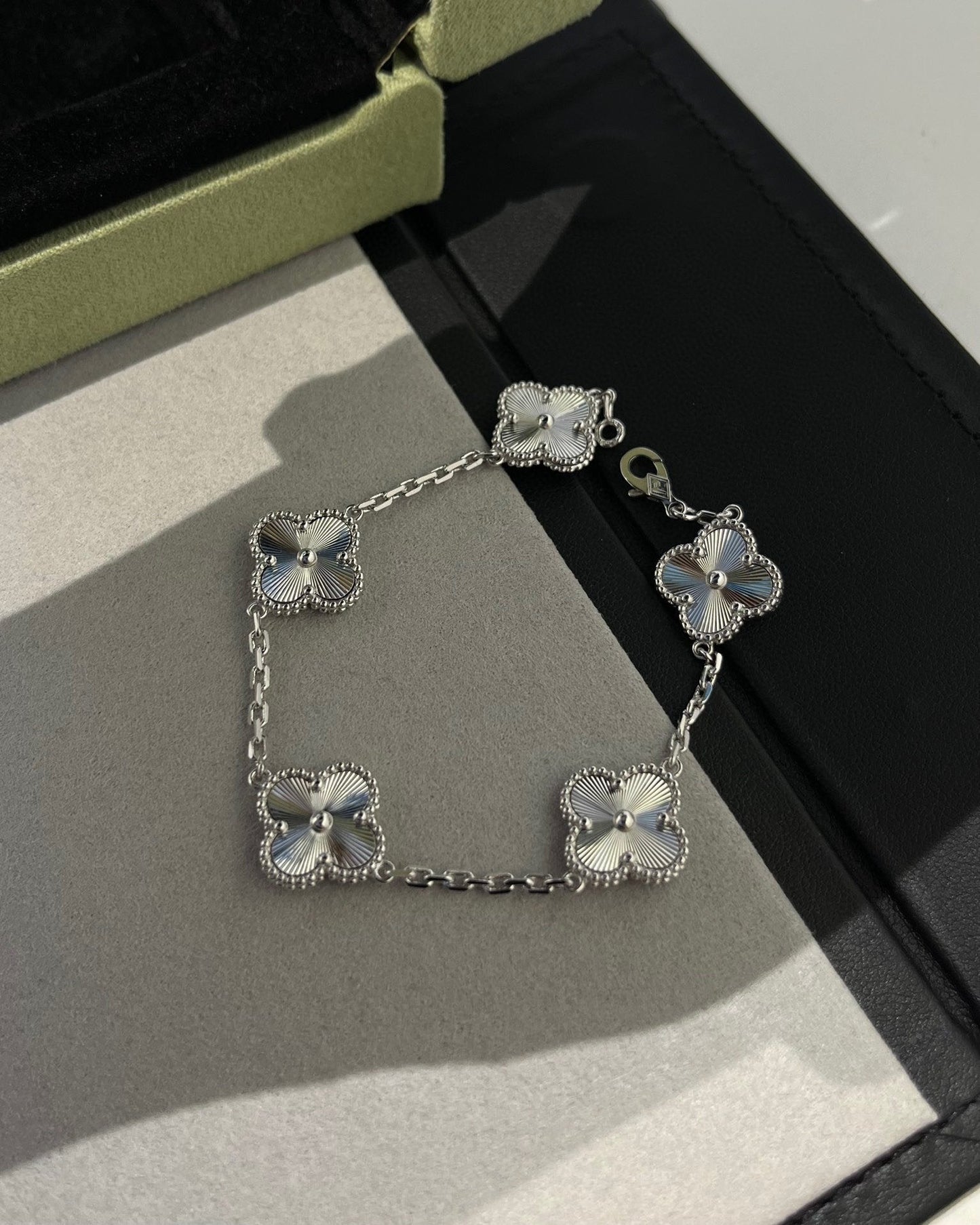 [Olivia JW]CLOVER SILVER 5 MOTIFS BRACELET